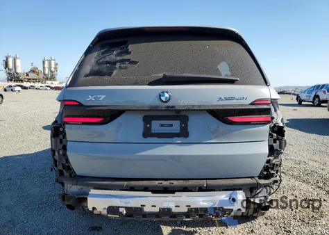 2025 BMW X7 xDrive40I z USA, uszkodzony, nr VIN 5UX23EM02S9X78997